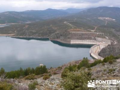 Travesía de senderismo desde El Atazar a Patones - Embalse del Atazar; excursiones por la sierra de